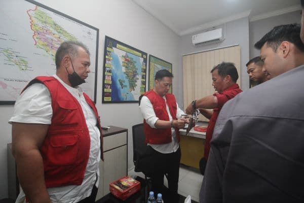 dugaan_korupsi_apd_covid_19_kejatisu_tahan_ppk_dan_mantan_sekdis_kesehatan_sumut