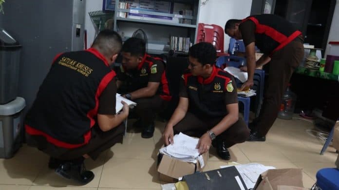dugaan_korupsi_rp2_m_kejari_labuhanbatu_geledah_kantor_pmd_dan_kades_bandar_kumbul