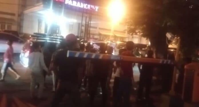 dugaan_penganiayaan_massa_ormas_sambangi_hotel_grand_centre_premier_medan