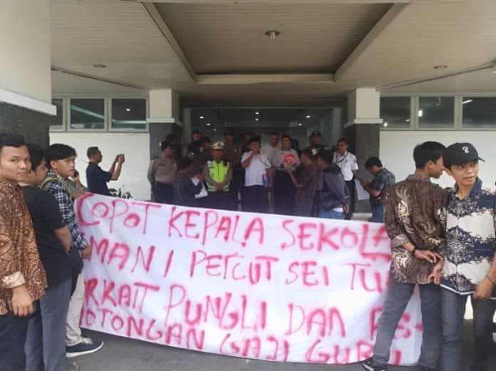 dugaan_pungli_di_sma_negeri_1_percut_seituan_kabid_sma_disdik_sumut_beri_klarifikasi