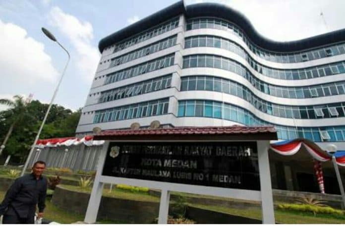 duh_ditengah_pandemi_dprd_medan_malah_dapat_tablet_dan_laptop_baru