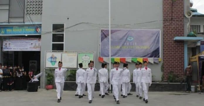 duka_pelatih_paskibra_dituntut_prestasi_gaji_tak_pasti