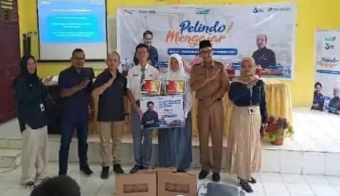 dukung_dunia_pendidikan_pelindo_regional_1_beri_bantuan_untuk_siswa_berprestasi