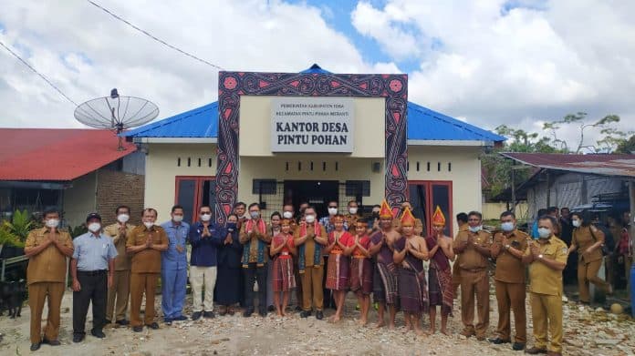 dukung_pelayanan_publik_inalum_renovasi_balai_desa_pintu_pohan_meranti_toba