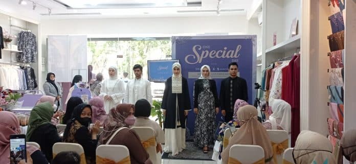dukung_produk_lokal_shafira_berikan_tampilan_busana_menawan_untuk_warga_medan