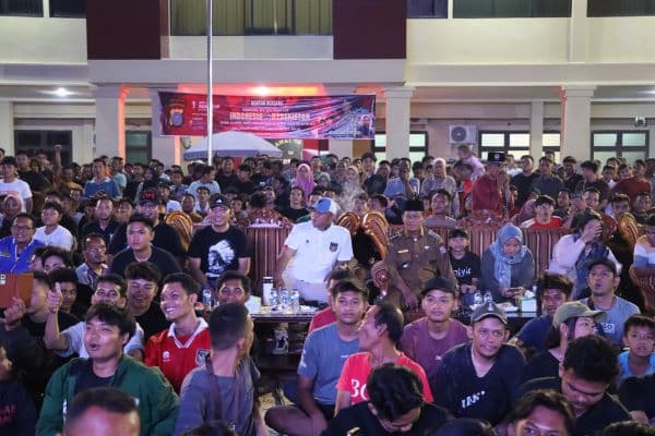 dukung_timnas_u_23_di_piala_asia_polres_tanjungbalai_gelar_nobar_bersama_warga