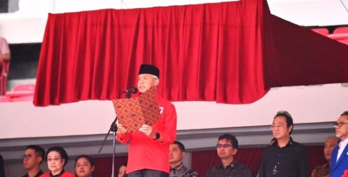dulu_jokowi_gantian_ganjar_bacakan_naskah_surat_wasiat_bung_karno