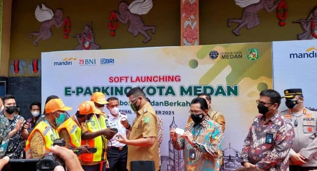 e_parking_resmi_diterapkan_di_medan_bobby_seluruh_jukir_tetap_dipekerjakan