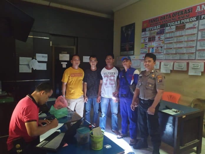 edarkan_shabu_diatas_kapal_dua_pria_ini_diciduk_polisi