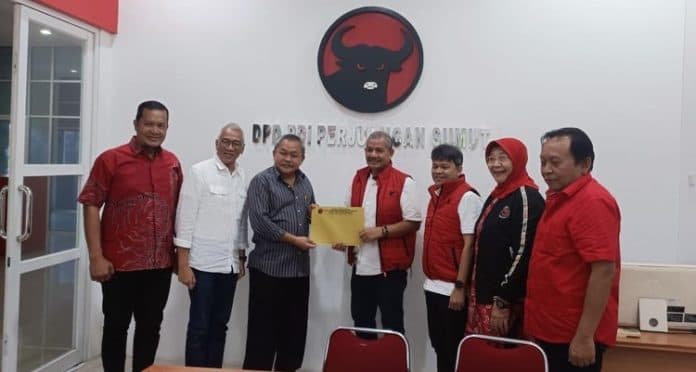 edy_rahmayadi_ambil_formulir_pendaftaran_ke_pdip_sumut