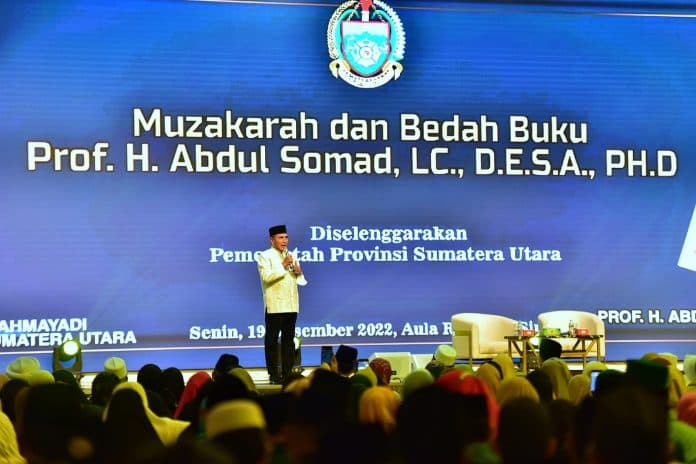 edy_rahmayadi_hadiri_bedah_buku_37_masalah_populer_uas