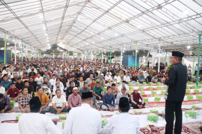 edy_rahmayadi_ingatkan_pentingnya_kejujuran_dan_kekompakan_ke_petugas_kebersihan_di_lingkungan_pemprov