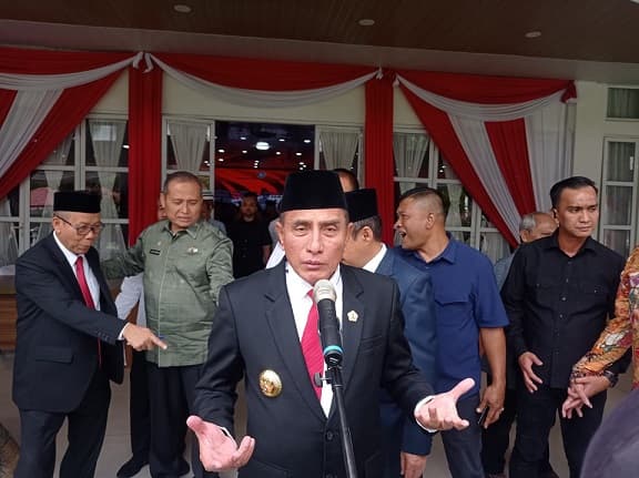 edy_rahmayadi_sakit_pinggang_lalui_jalan_rusak_di_palas