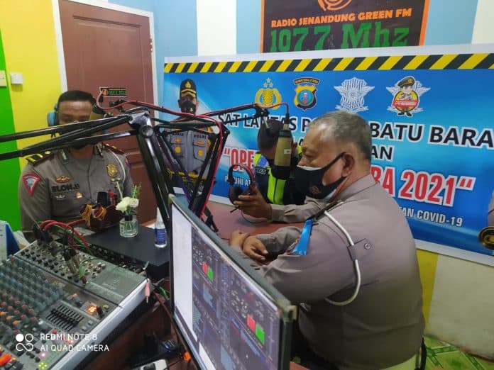 efektifkan_operasi_zebra_toba_polres_batu_bara_talk_show_di_radio