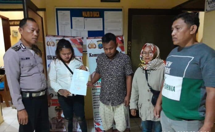 eko_menjambak_wanita_di_cafe_tanjung_pinggir_keduanya_didamaikan_polisi