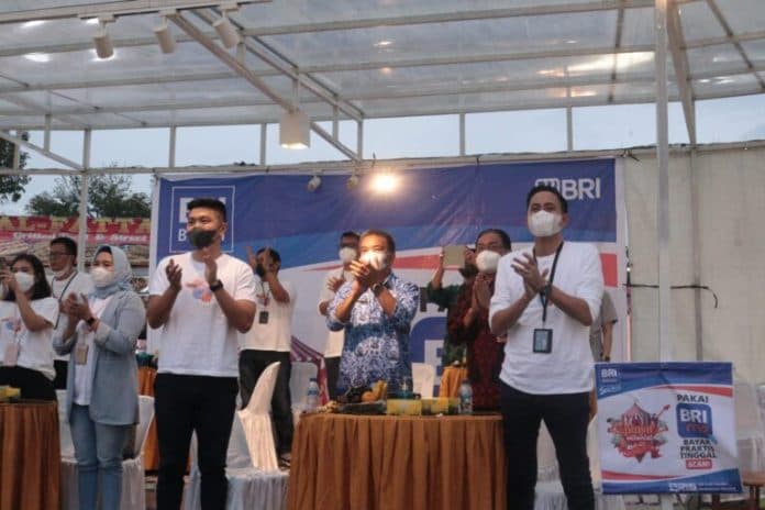 ekosistem_pembayaran_nontunai_di_kawasan_binjai_milenial_market_diluncurkan