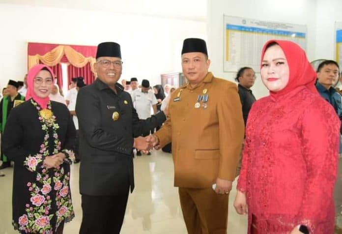 eks_inspektur_pemkab_paluta_dilantik_sebagai_sekda_di_tapteng