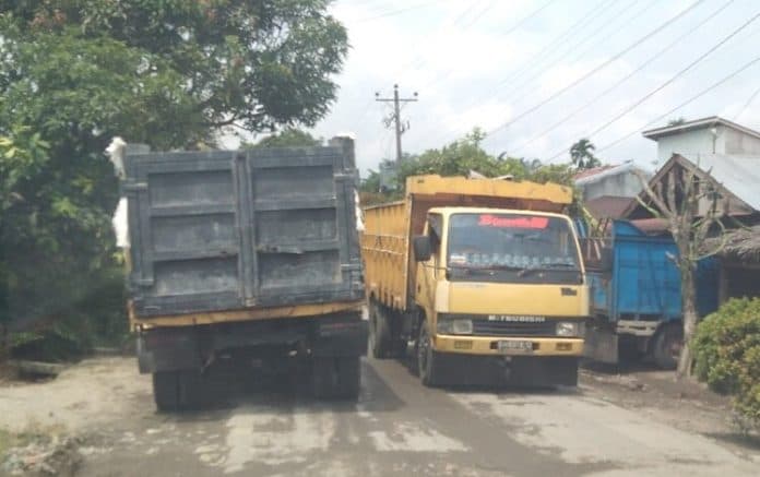 eks_ketum_spp_diduga_pasang_badan_di_lokasi_galian_c_kebun_limau_mungkur