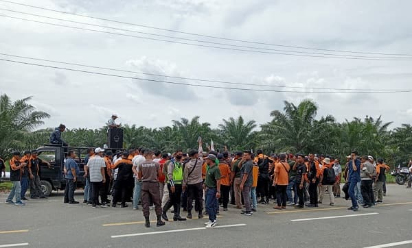 eksekusi_lahan_ptpn2_ditunda_massa_spp_bubar