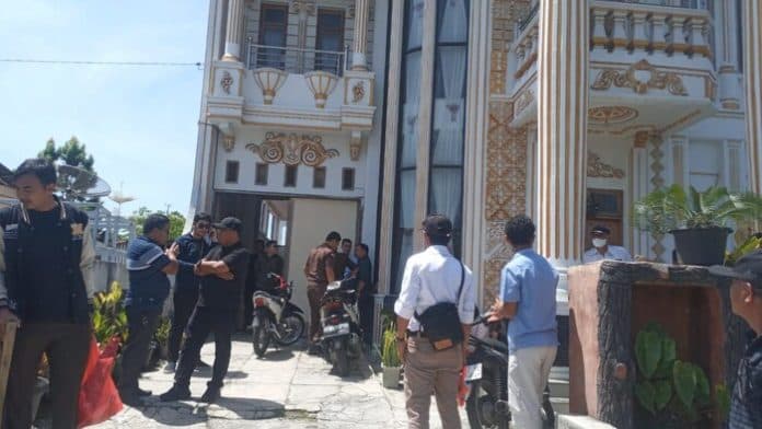 eksekusi_pengosongan_rumah_diwarnai_adu_mulut_kejari_toba_dituding_kurang_paham