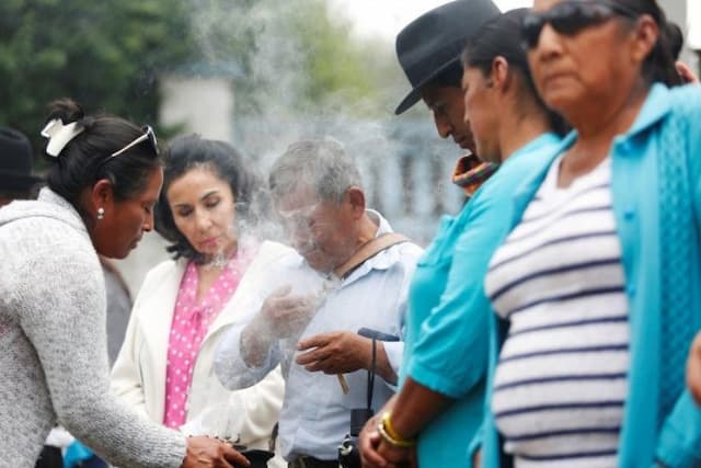 ekuador_simpan_jasad_korban_korona_di_kulkas_raksasa