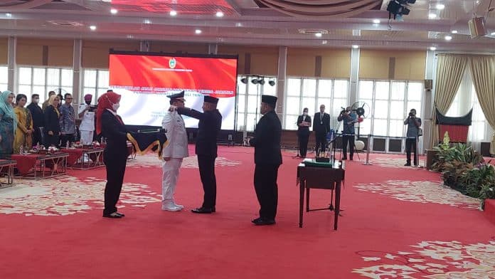 elfin_elyas_nainggolan_resmi_dilantik_sebagai_pj_bupati_tapteng
