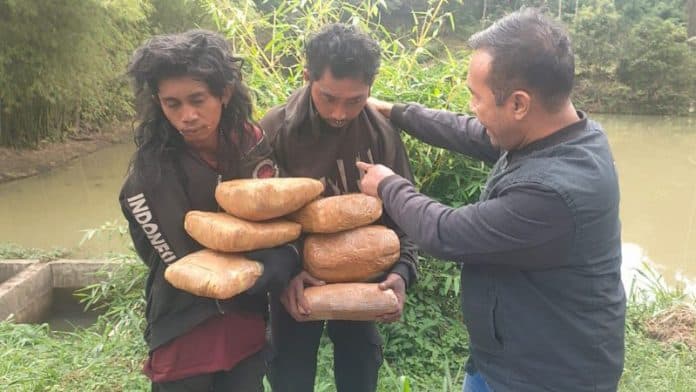 empat_anak_punk_di_sidimpuan_diringkus_saat_bawa_13_bal_ganja