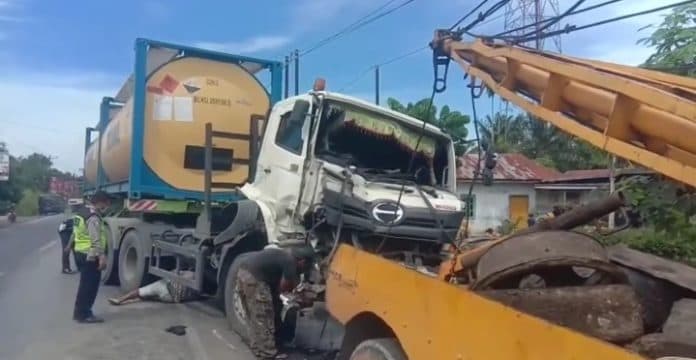 empat_kenderaan_terlibat_kecelakaan_beruntun_di_jalinsum_asahan