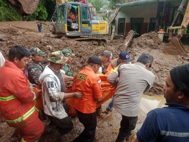 empat_korban_tanah_longsor_di_berastagi_ditemukan