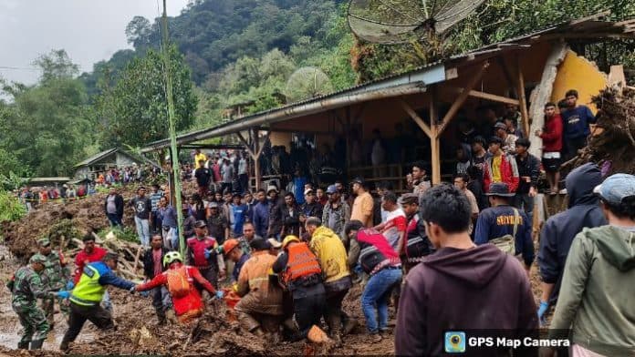 empat_korban_tanah_longsor_di_karo_dievakuasi