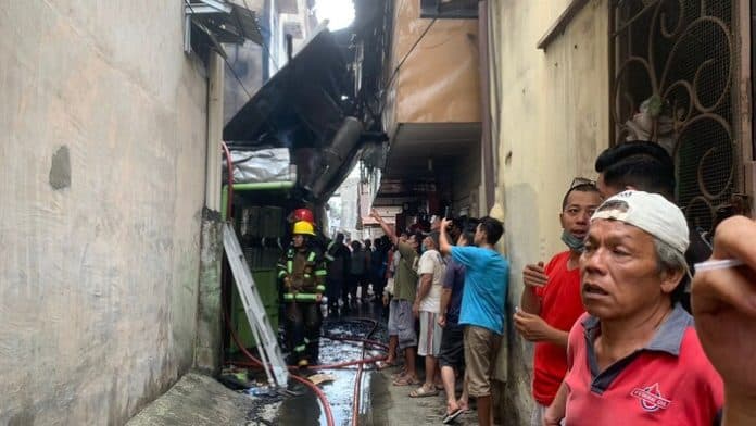 empat_rumah_di_medan_denai_terbakar_api_berasal_dari_rumah_kosong