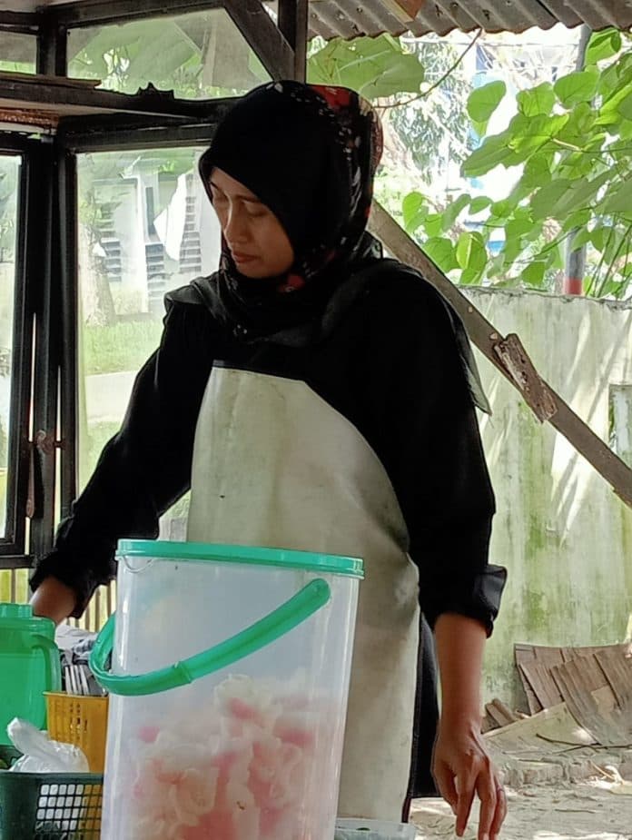 enaknya_gado_gado_dan_nasi_bakar_mak_yuni_langganan_asn_pemkab_deli_serdang