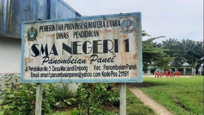 enam_pelajar_sman_1_panombeian_panei_lulus_snpmb_tahun_2024
