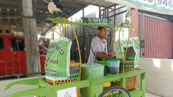 es_dawet_asal_jepara_makin_digemari_di_medan