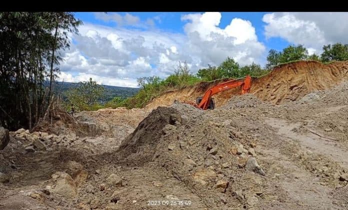 eskavator_penambang_pasir_galian_c_bebas_beroperasi_di_kecamatan_parbuluan_dairi