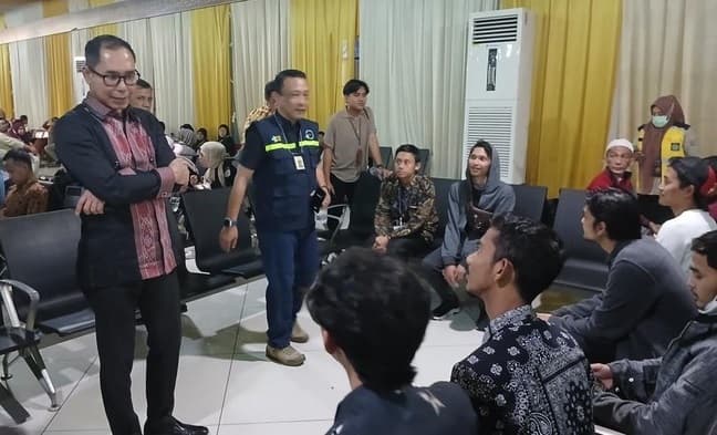 evakuasi_dampak_konflik_di_timur_tengah_14_wni_tiba_di_indonesia