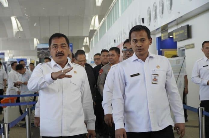 evaluasi_pelayanan_paspor_menteri_imipas_datangi_kantor_imigrasi_tpi_medan