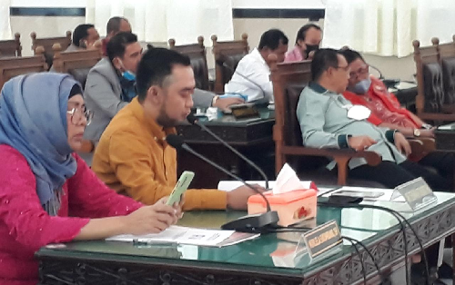 f_pdi_perjuangan_sampaikan_7_poin_pandangan_umum_atas_lkpj_wali_kota_siantar