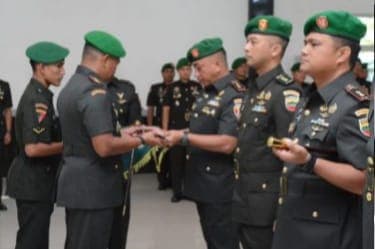 fernando_batubara_dan_delli_yudha_resmi_jabat_dandim_di_korem_023ks