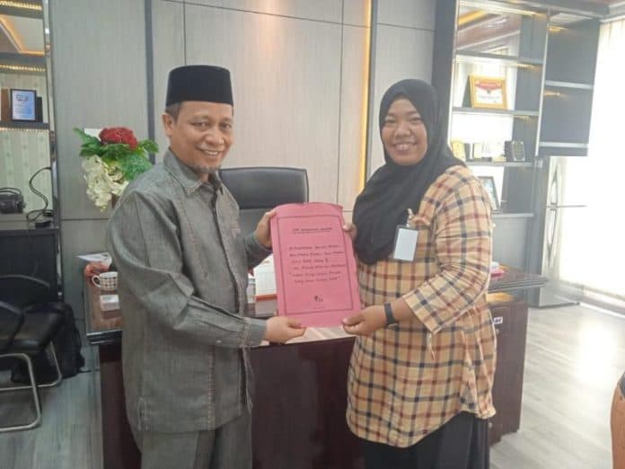 fgtt_serahkan_dugaan_kecurangan_guru_bodong_lolos_pppk_ke_wakil_ketua_dprd_medan