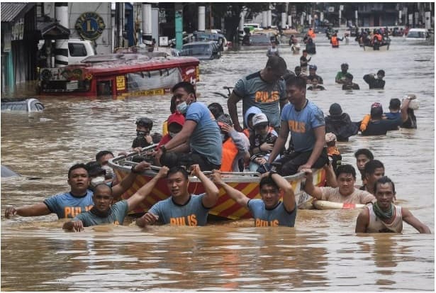filipina_diterjang_banjir_di_hari_natal_2_tewas_46000_orang_mengungsi