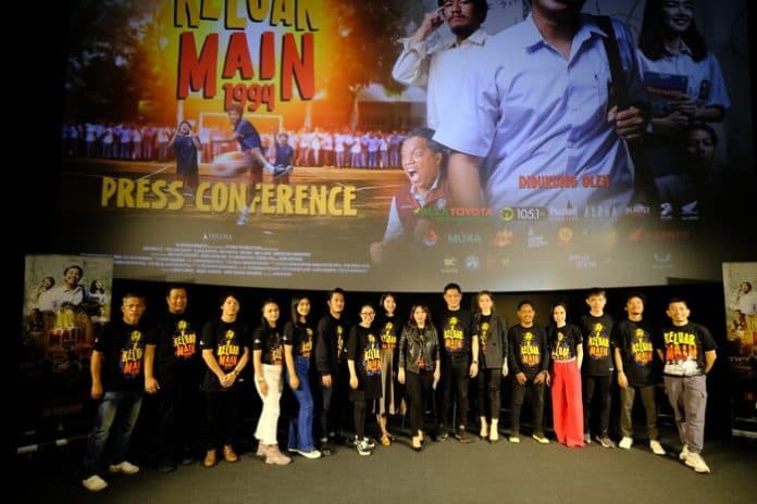 film_keluar_main_1994_bercerita_kegelisahan_remaja_antara_mengejar_cita_cita_kemauan_orang_tua_dan_cinta