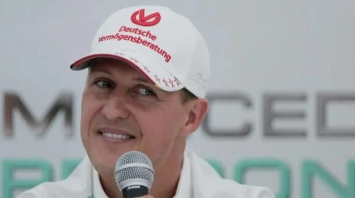 film_terbarunya_michael_schumacher_ngomong_pakai_mikrofon