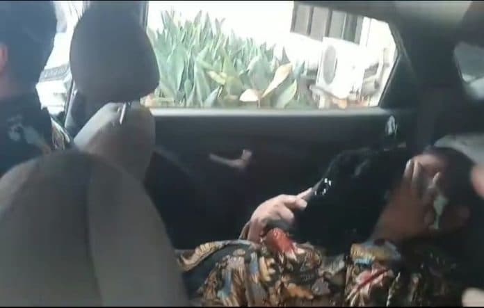 firli_bahuri_angkat_bicara_terkait_aksi_tutupi_wajah_usai_diperiksa_bareskrim