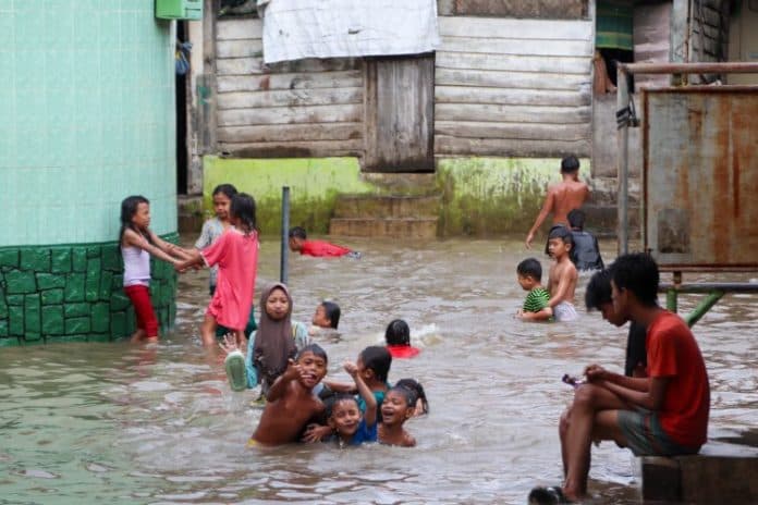 fokus_lensa_banjir_langganan_menggenang_kampung_aur_medan