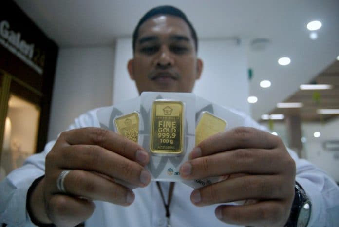 fokus_lensa_dalam_sepekan_harga_emas_antam_anjlok