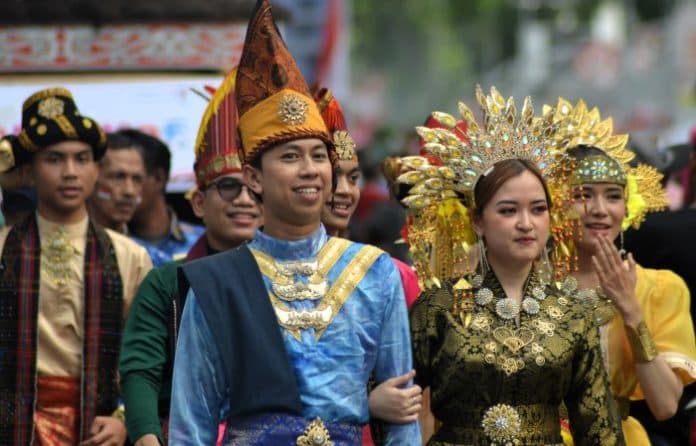 fokus_lensa_hampir_seabad_bersatu_dalam_keberagaman