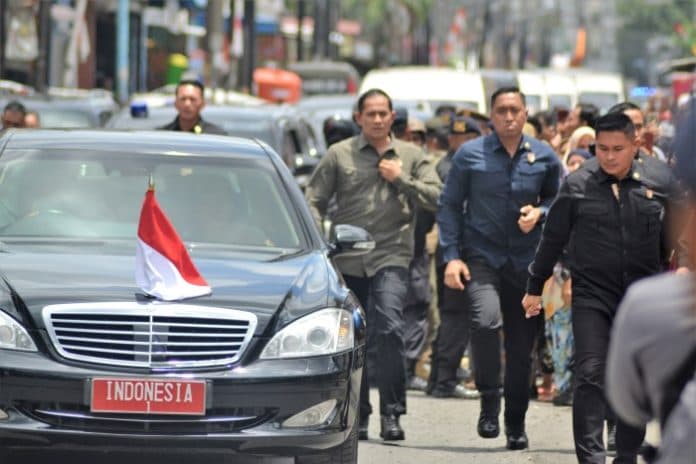 fokus_lensa_lawatan_singkat_kepala_negara_di_pasar_tak_kunjung_sepi