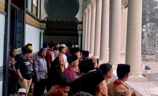 fokus_lensa_masjid_raya_medan_sebuah_magnet_yang_tak_lekang_dimakan_zaman