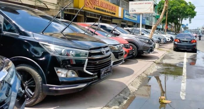 fokus_lensa_pasar_mobil_bekas_jalan_nibung_raya